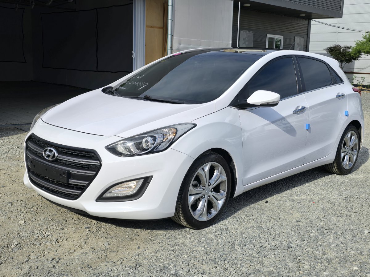 HYUNDAI i30